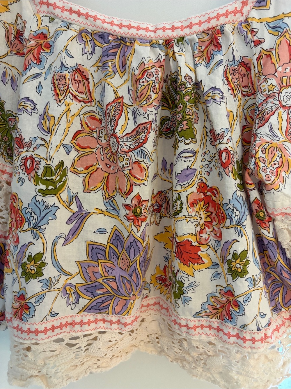 Christian Siriano Flowy Boho Floral and Lace Top - Size Small - Picture 2 of 4